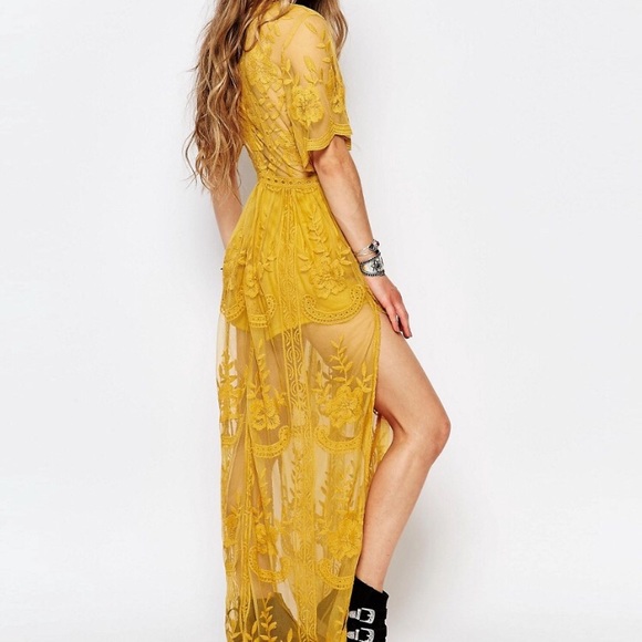 Honey Punch Dresses & Skirts - Honey punch lace maxi dress